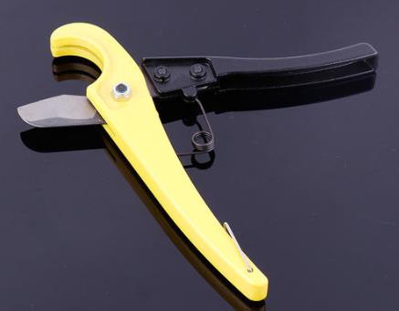 水管快剪好還是專業(yè)剪好？最大的區(qū)別就是只是這點(diǎn)