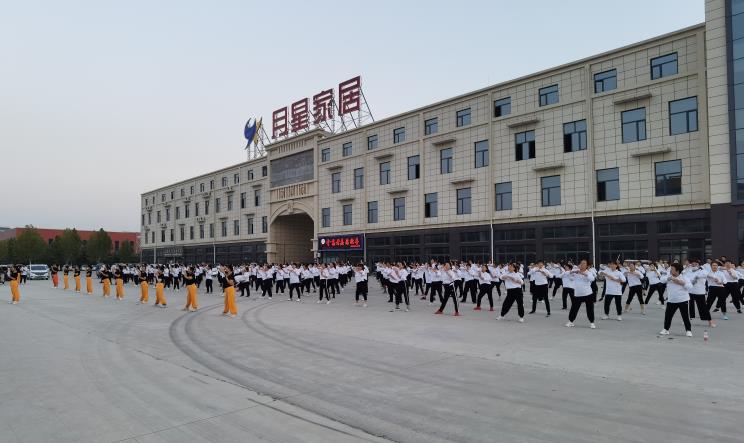 勝管曹縣運營中心為弘揚全民健身運動，竟組建了一支“400人舞團”